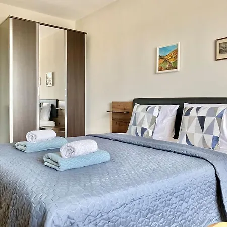 Alonia - Your Shelter By The Park And Apartment Burgas City