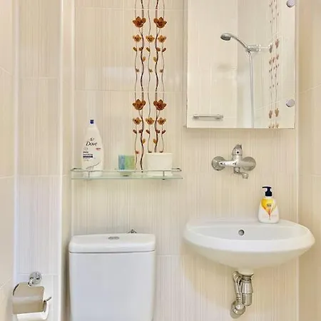 Alonia - Your Shelter By The Park And Appartement Burgas