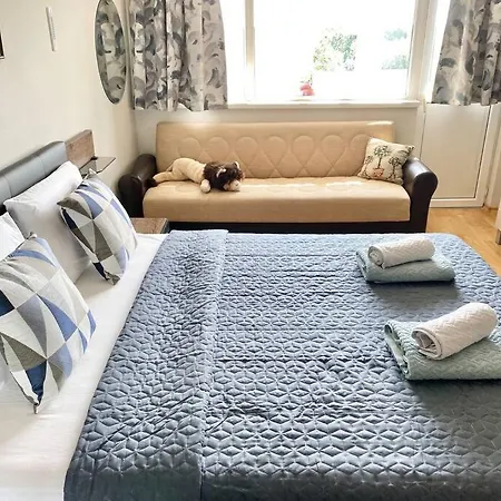 Alonia - Your Shelter By The Park And Appartement