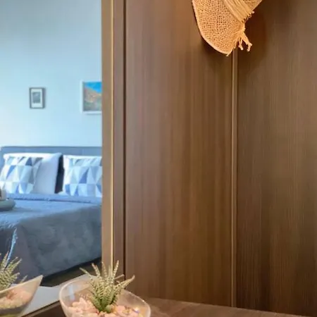 Alonia - Your Shelter By The Park And Appartement Burgas