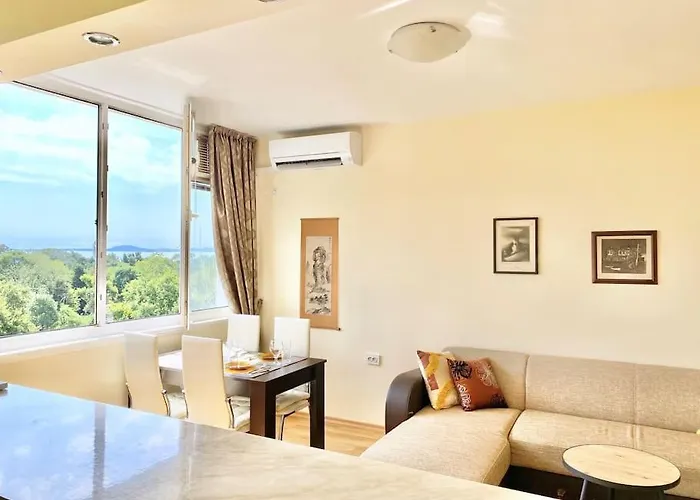 Apartment Alonia - Your Shelter By The Park And