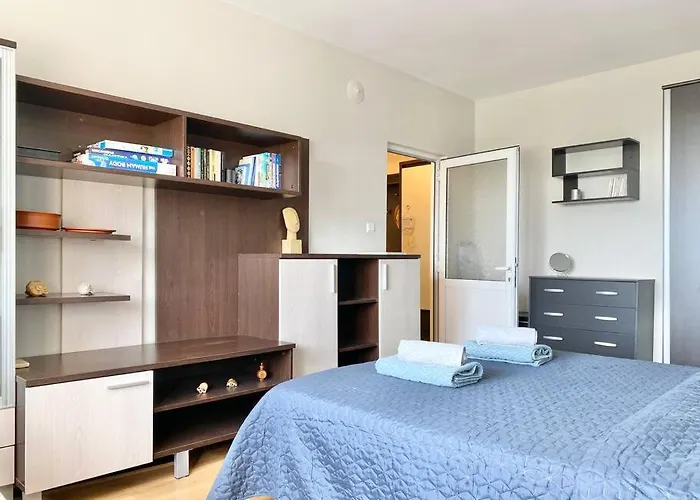 Apartment Alonia - Your Shelter By The Park And