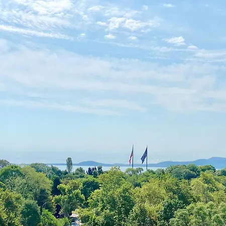 Alonia - Your Shelter By The Park And Lägenhet *