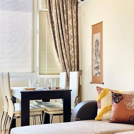 Alonia - Your Shelter By The Park And