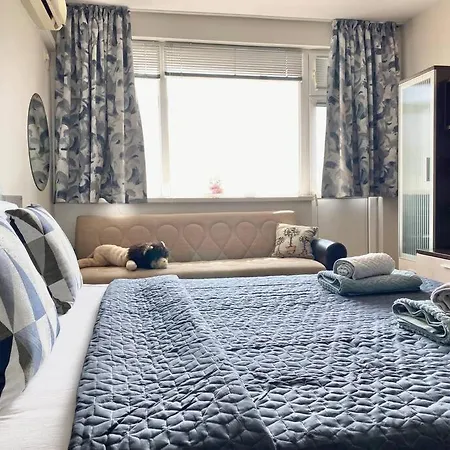 Alonia - Your Shelter By The Park And Lägenhet *