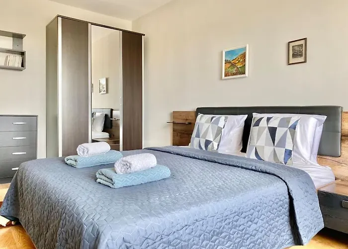 Alonia - Your Shelter By The Park And Апартамент Бургас