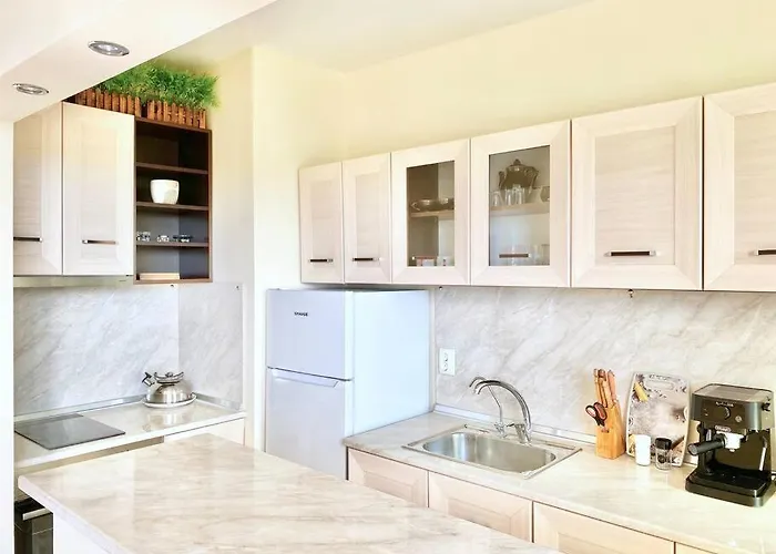 Апартамент Alonia - Your Shelter By The Park And